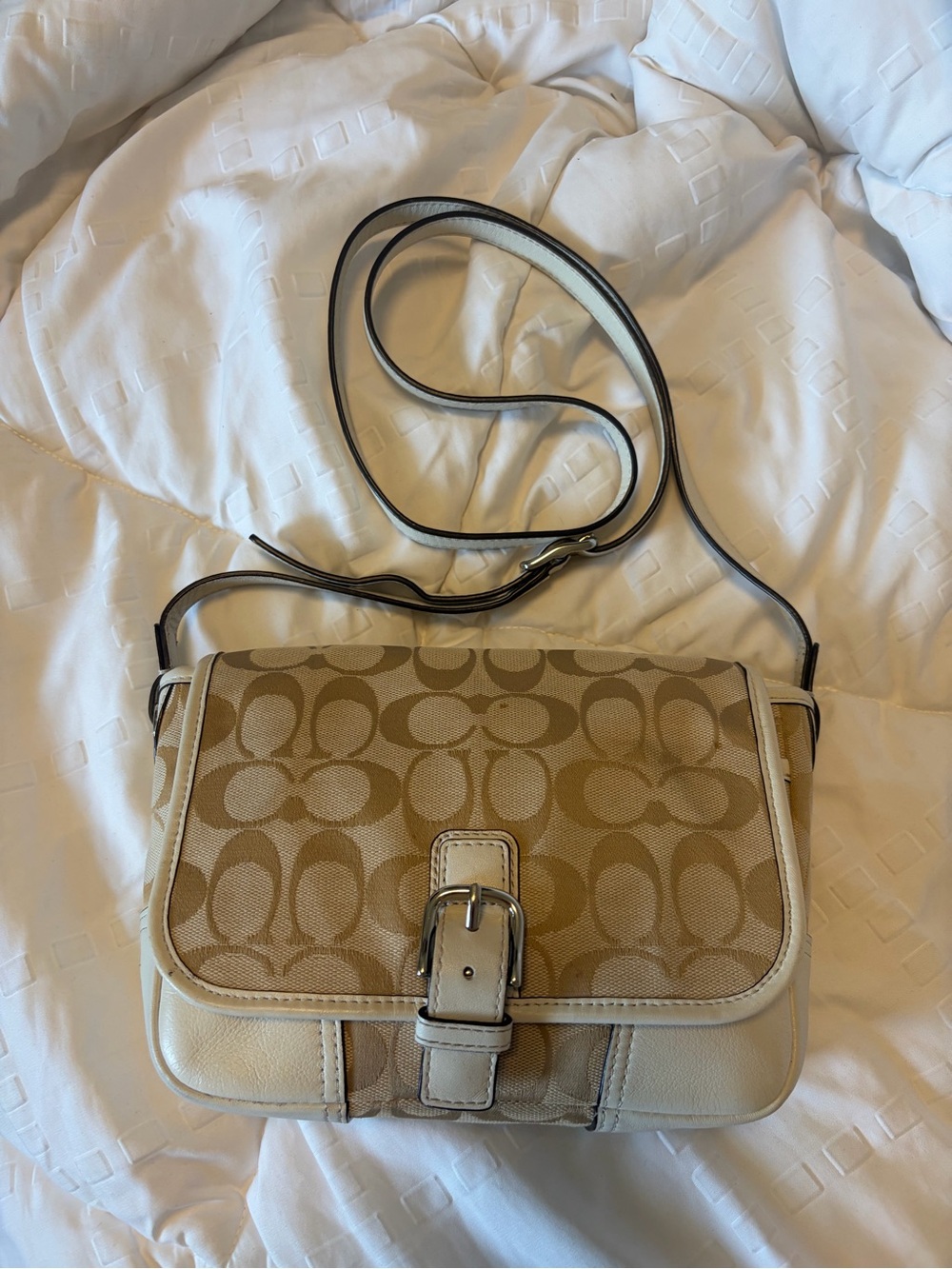 Coach Hadley Signature Field Bag, style A1480-F30601.